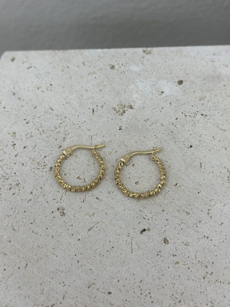 Dorika Creole Small-Ohrring - 585er Gold - Juwelier Di-EL – Bild 3