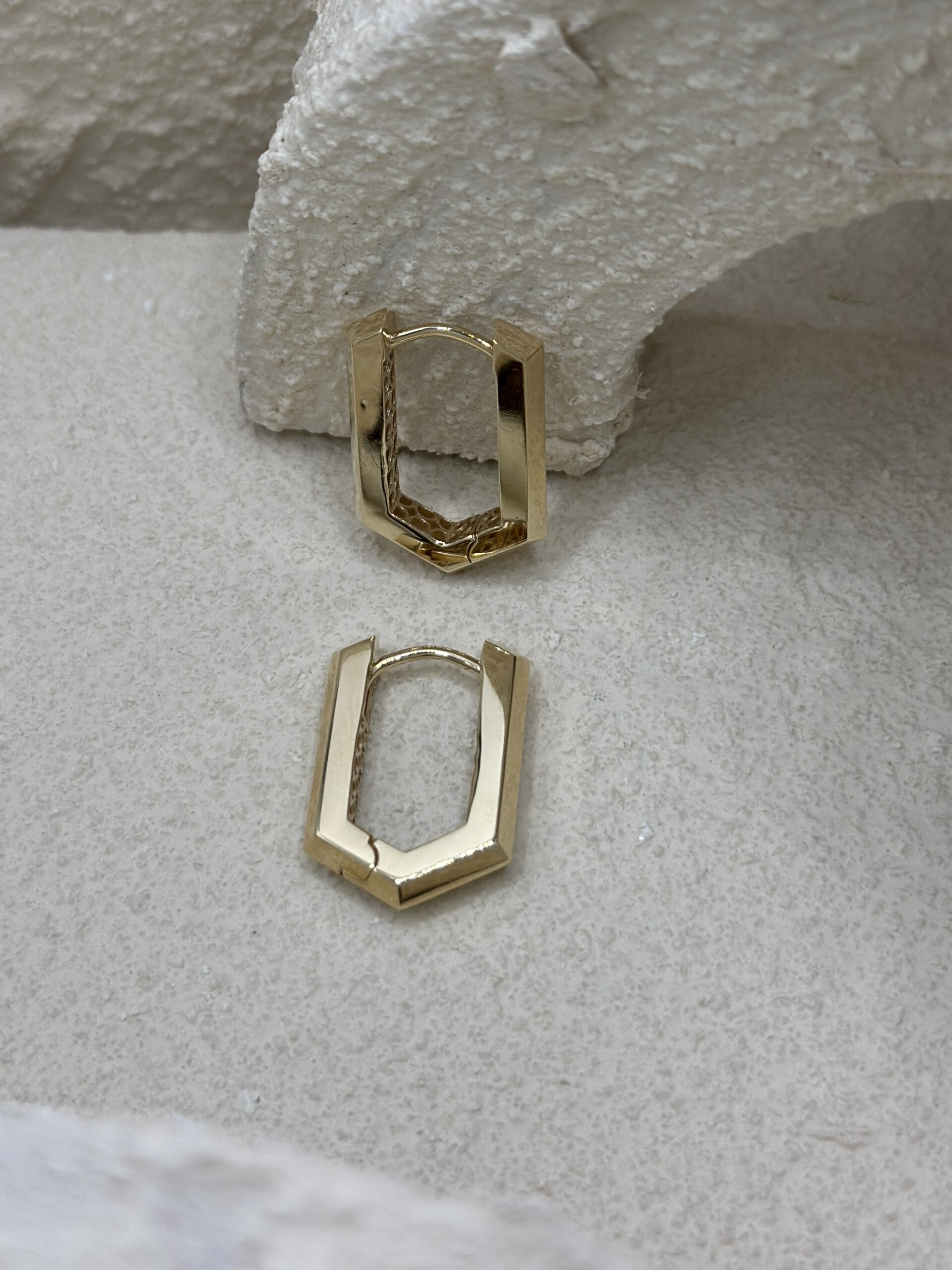 Eckige Creolen Huggie Hoops -Ohrring - 585er Gold - Juwelier Di-EL – Bild 5