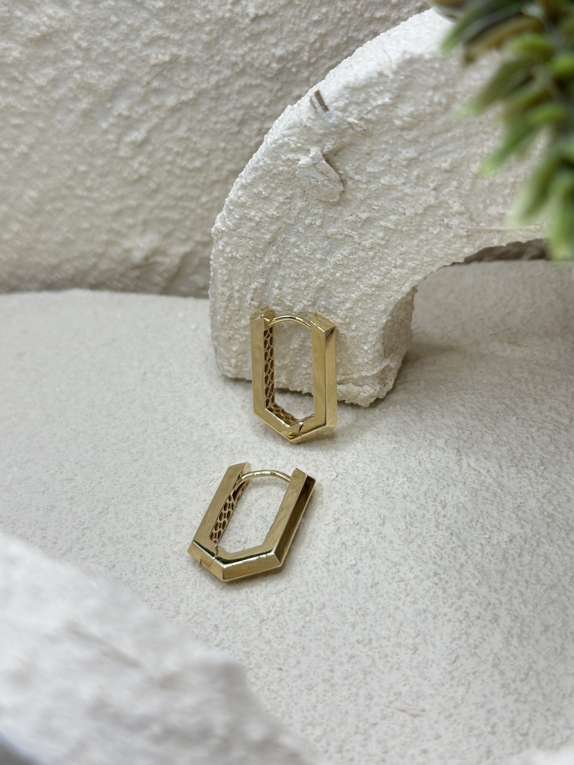 Eckige Creolen Huggie Hoops -Ohrring - 585er Gold - Juwelier Di-EL – Bild 2