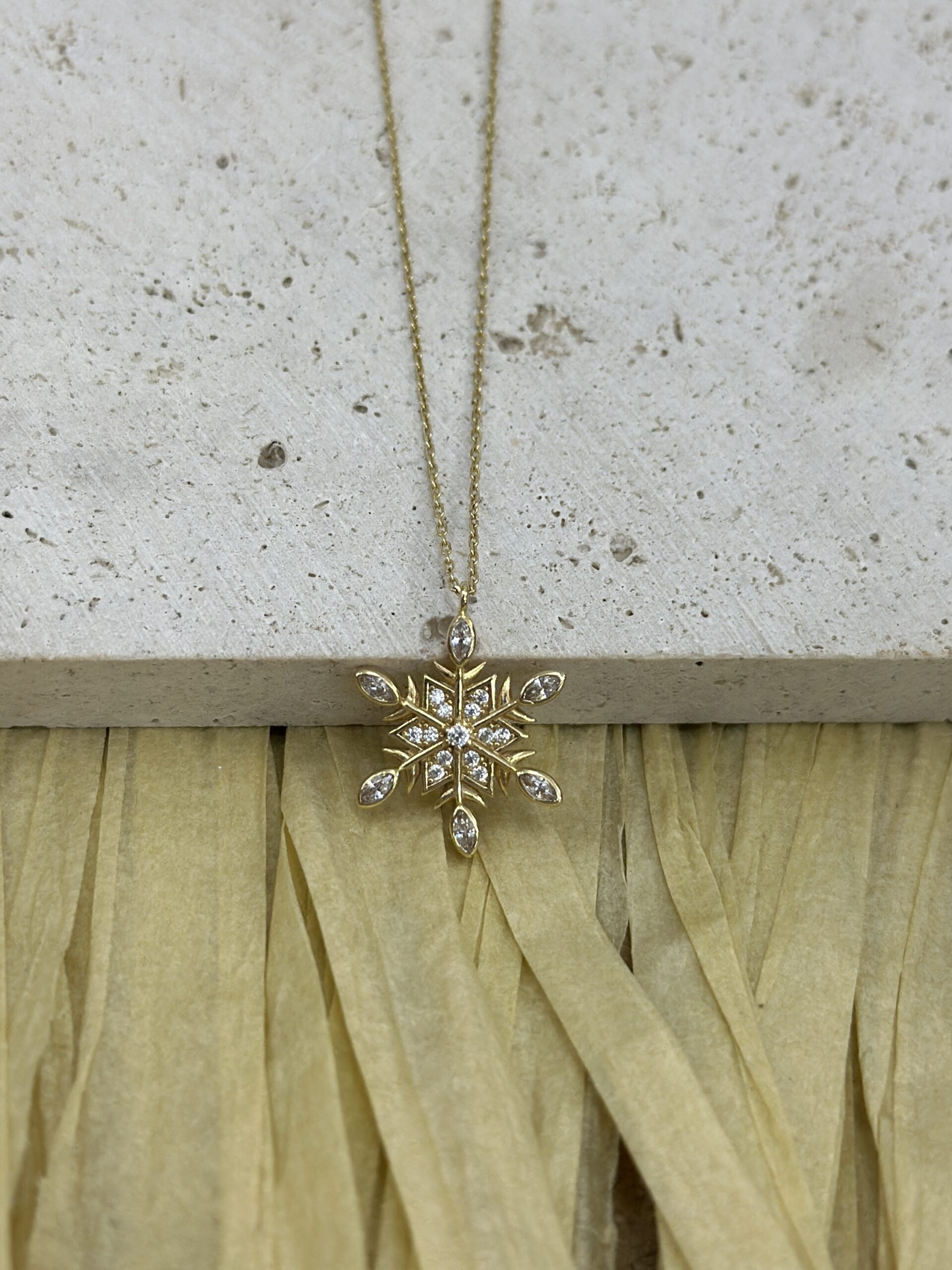 Schneeflocken Anhänger- Kette mit Anhänger - 585er Gold - Juwelier Di-EL