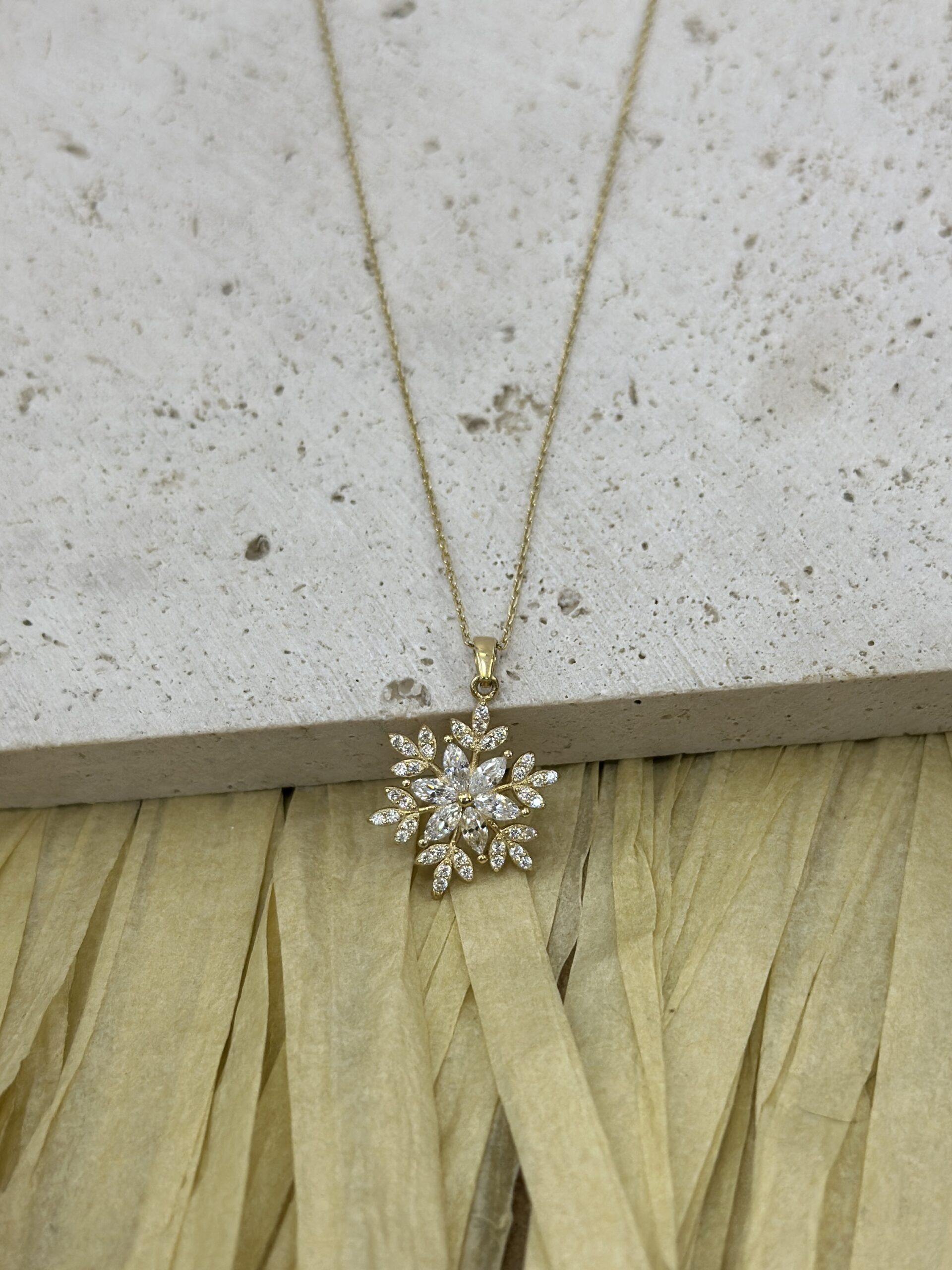 Schneeflocken Marquise- Kette mit Anhänger - 585er Gold - Juwelier Di-EL – Bild 2