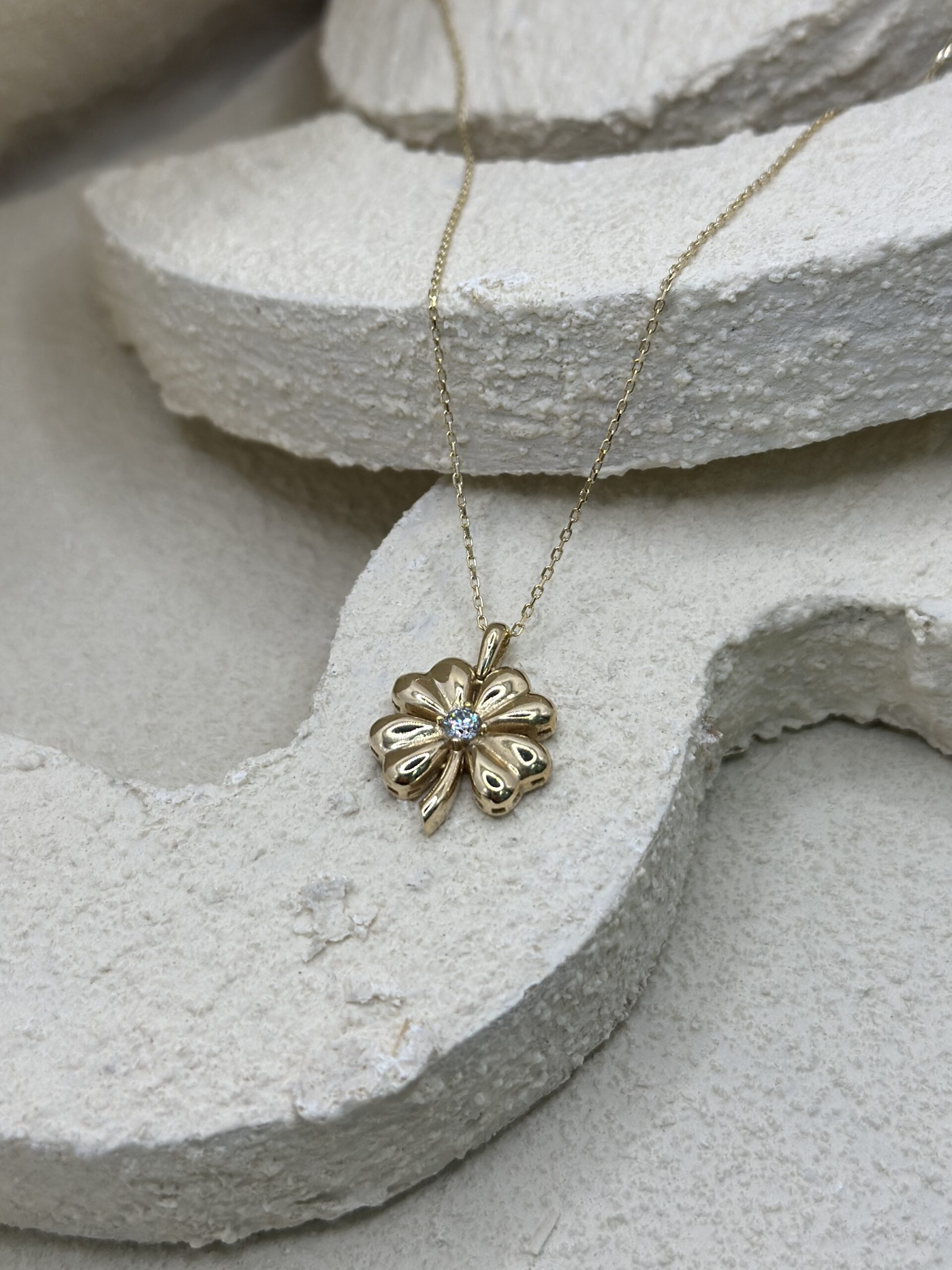 Kleeblatt Medium - Kette mit Anhänger - 585er Gold - Juwelier Di-EL